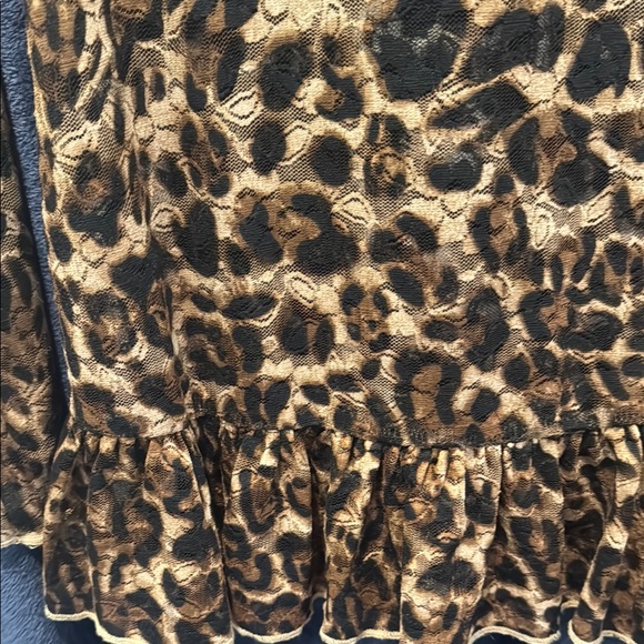 EUC Easel L/S Animal Print Top w Ruffle Nck, Slv, and Bottom Detail -GORGEOUS- M - Picture 3 of 9